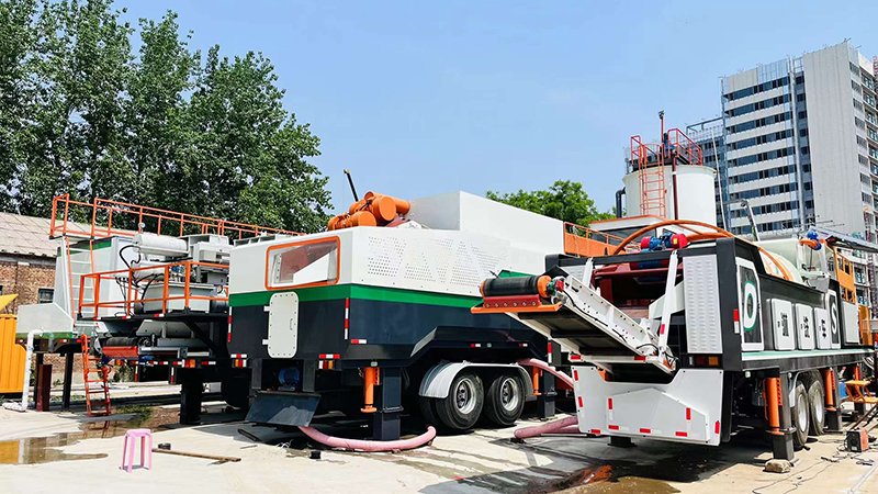 國內(nèi)首臺套移動式土壤淋洗修復(fù)裝備.jpg 國內(nèi)首臺套移動式土壤淋洗修復(fù)裝備