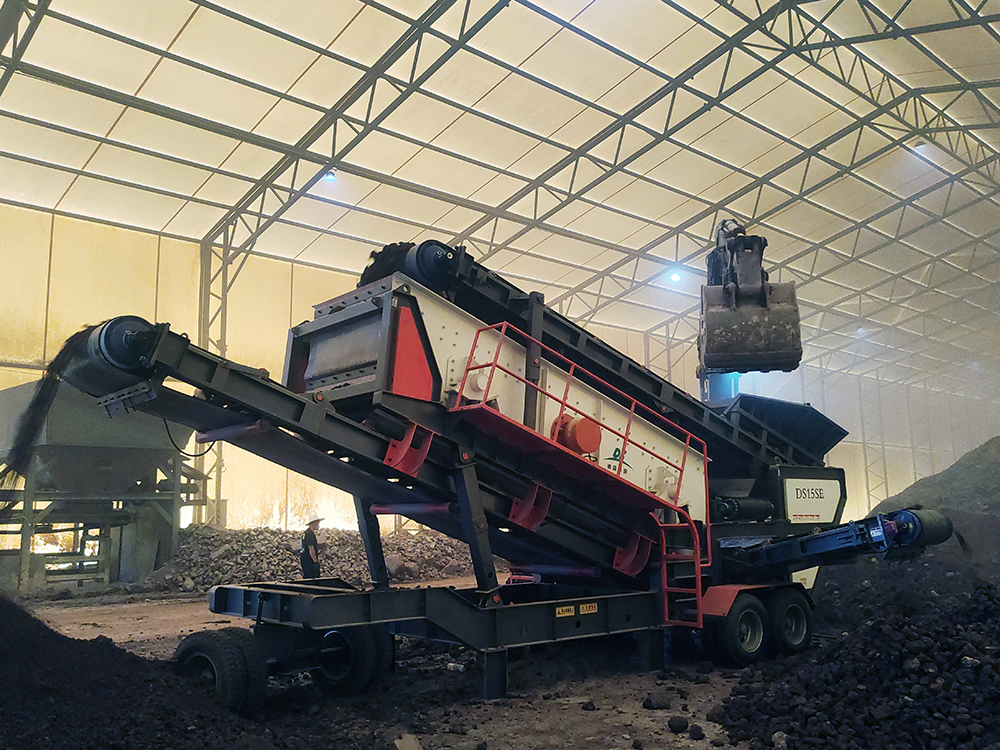 德森移動篩分車.jpg 德森移動篩分車