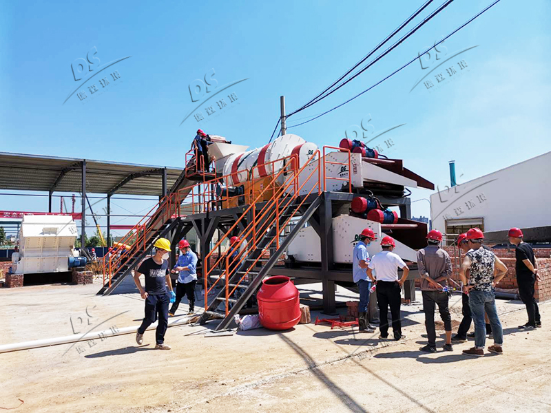 長沙鉻鹽廠污染修復(fù)設(shè)備調(diào)試現(xiàn)場 長沙鉻鹽廠污染修復(fù)設(shè)備調(diào)試現(xiàn)場